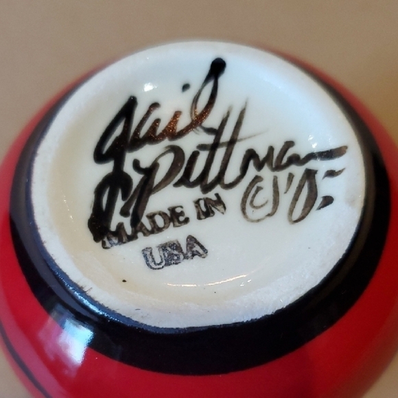 Gail Pittman rare 05 signed Vibrant Red and Black Heart Design Mug - Picture 2 of 6